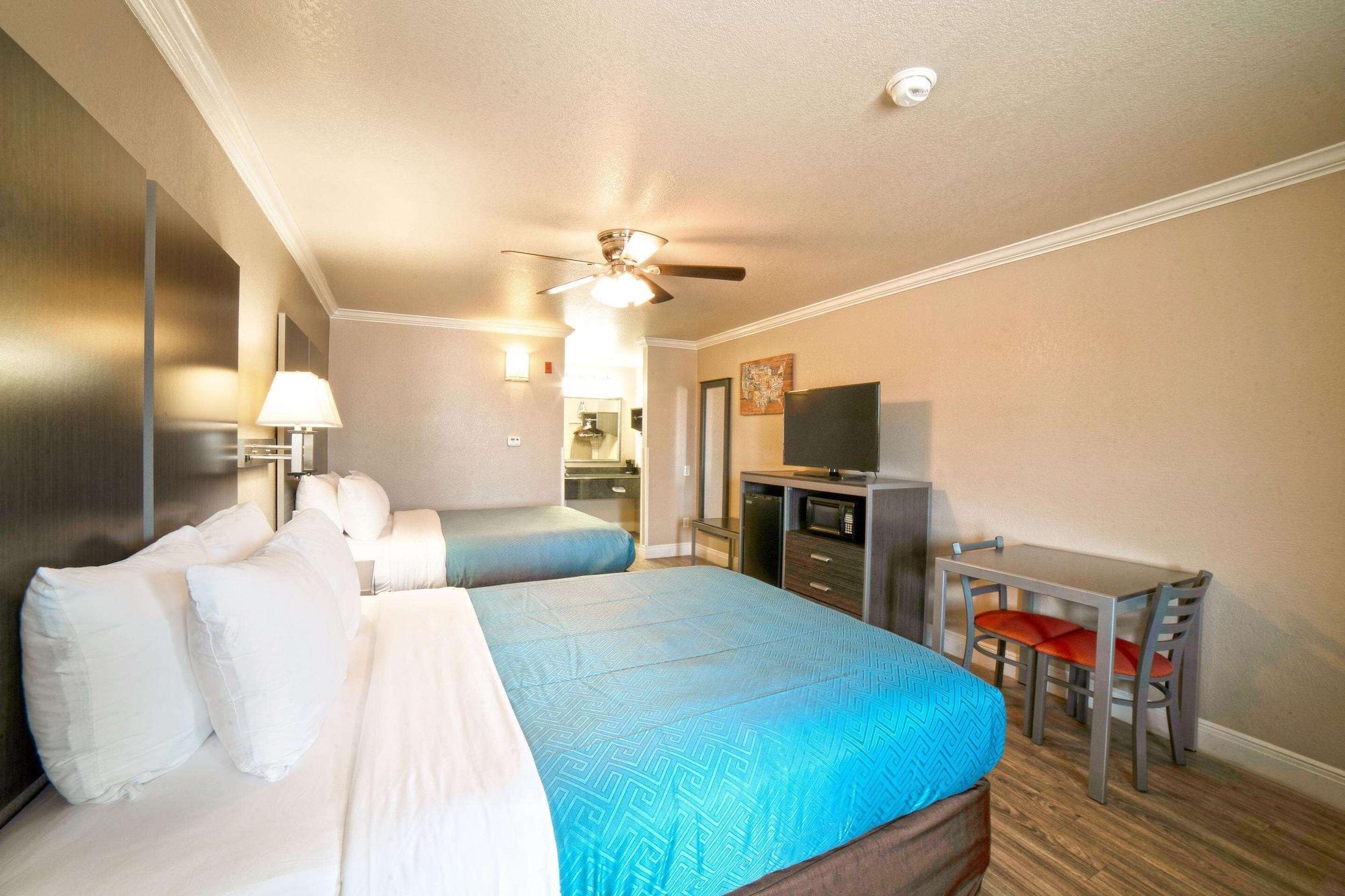 Hotel Econo & 2*