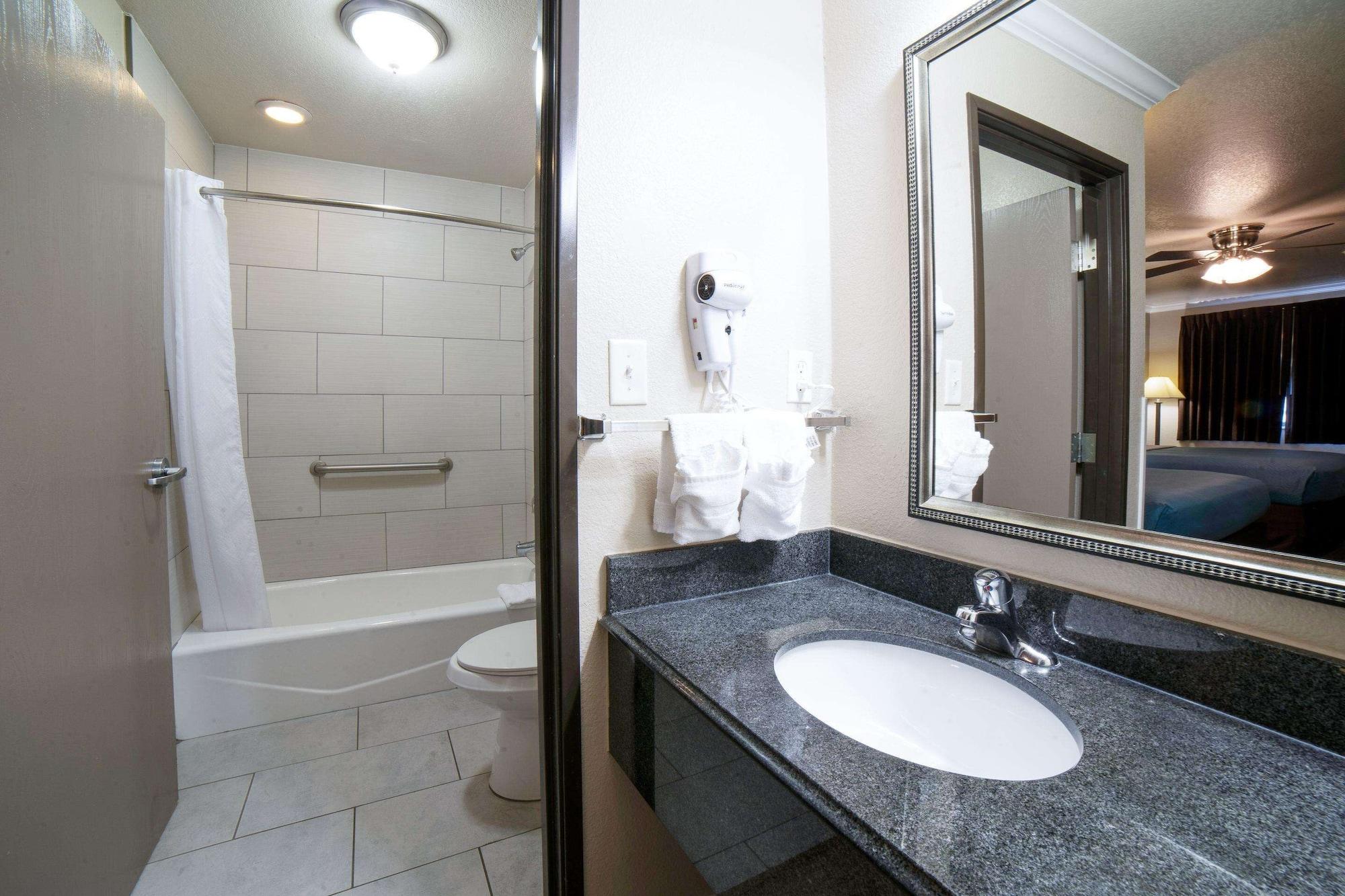 Hotel Econo &