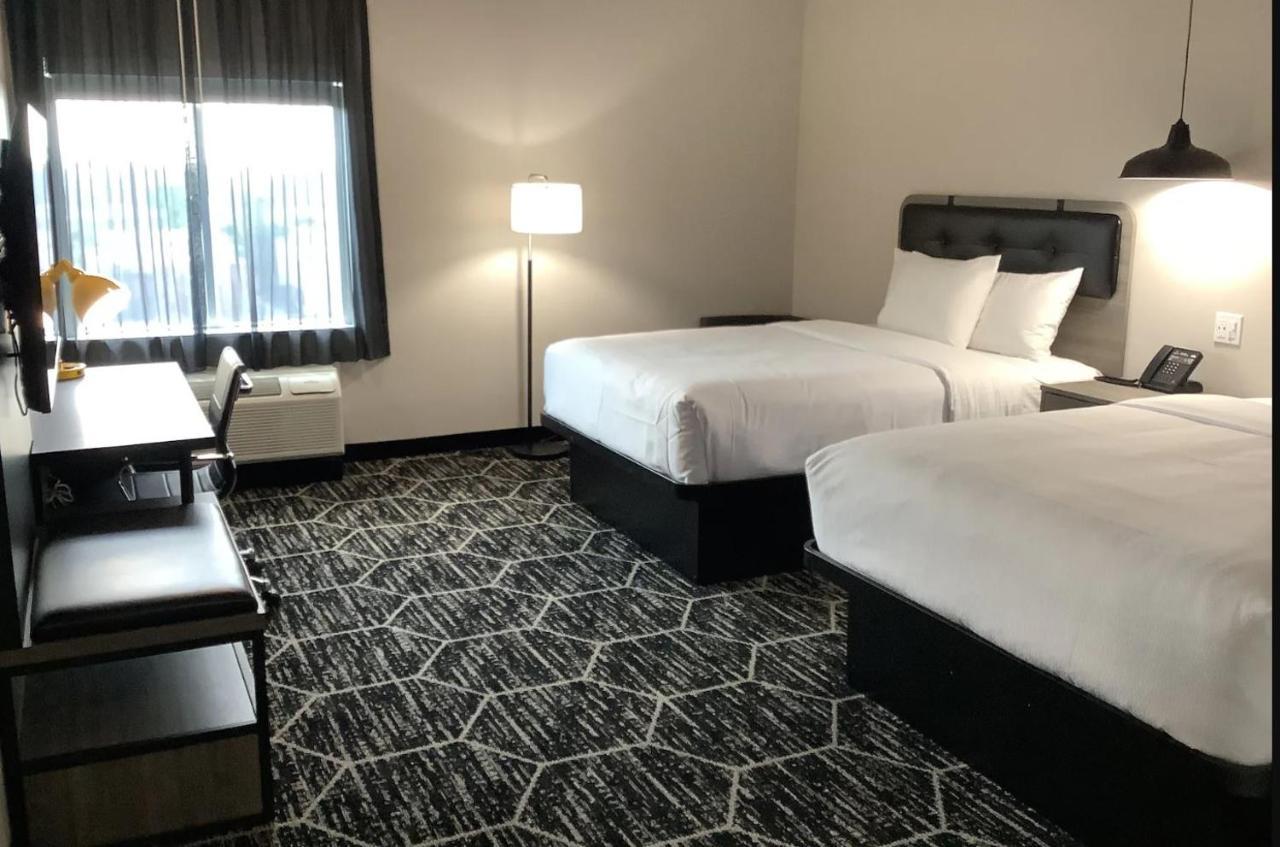 La Quinta & By Wyndham Southeast Hotel