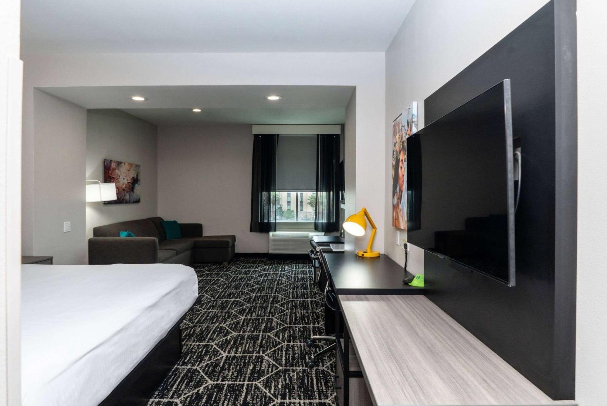 Hotel La Quinta & By Wyndham Southeast 2*