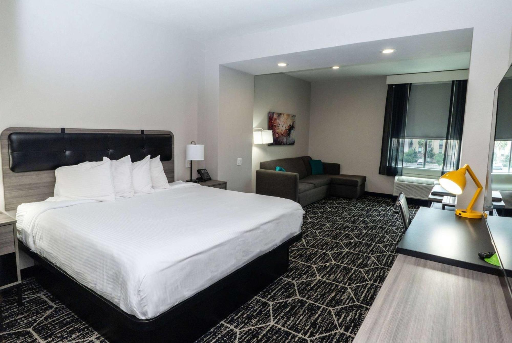La Quinta & By Wyndham Southeast 2*