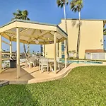 Bright And Breezy Condo, 2 Mi To Whitecap Beach!