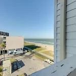 Corpus Christi Surfside Suite With Beach Access!
