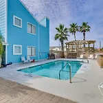 Padre Island Condo With Pool Access - Walk To Beach!