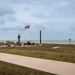 Oceanfront Retreat 2 Homes For 29-Guests