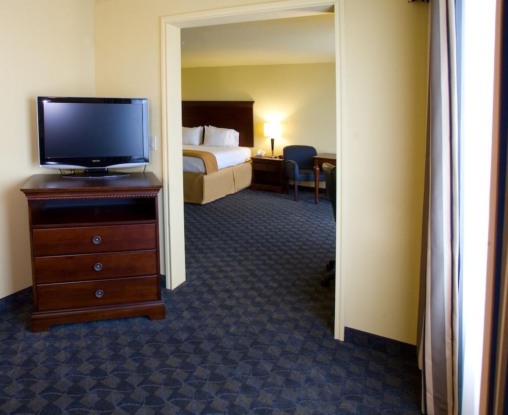 Hotel Express & Suites, Nw, Calallen By Ihg 3*