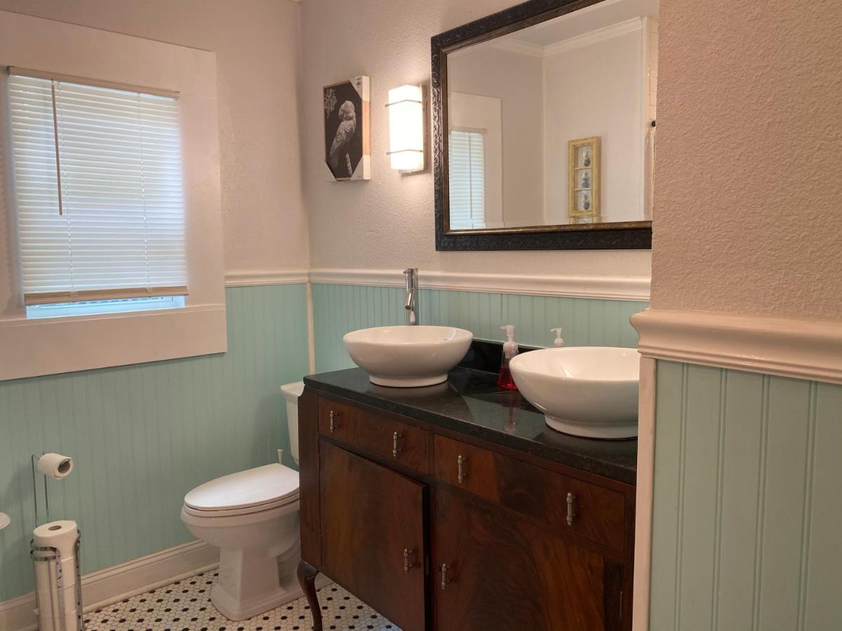 Cozy Bungalow Close To Downtown Bayfront *