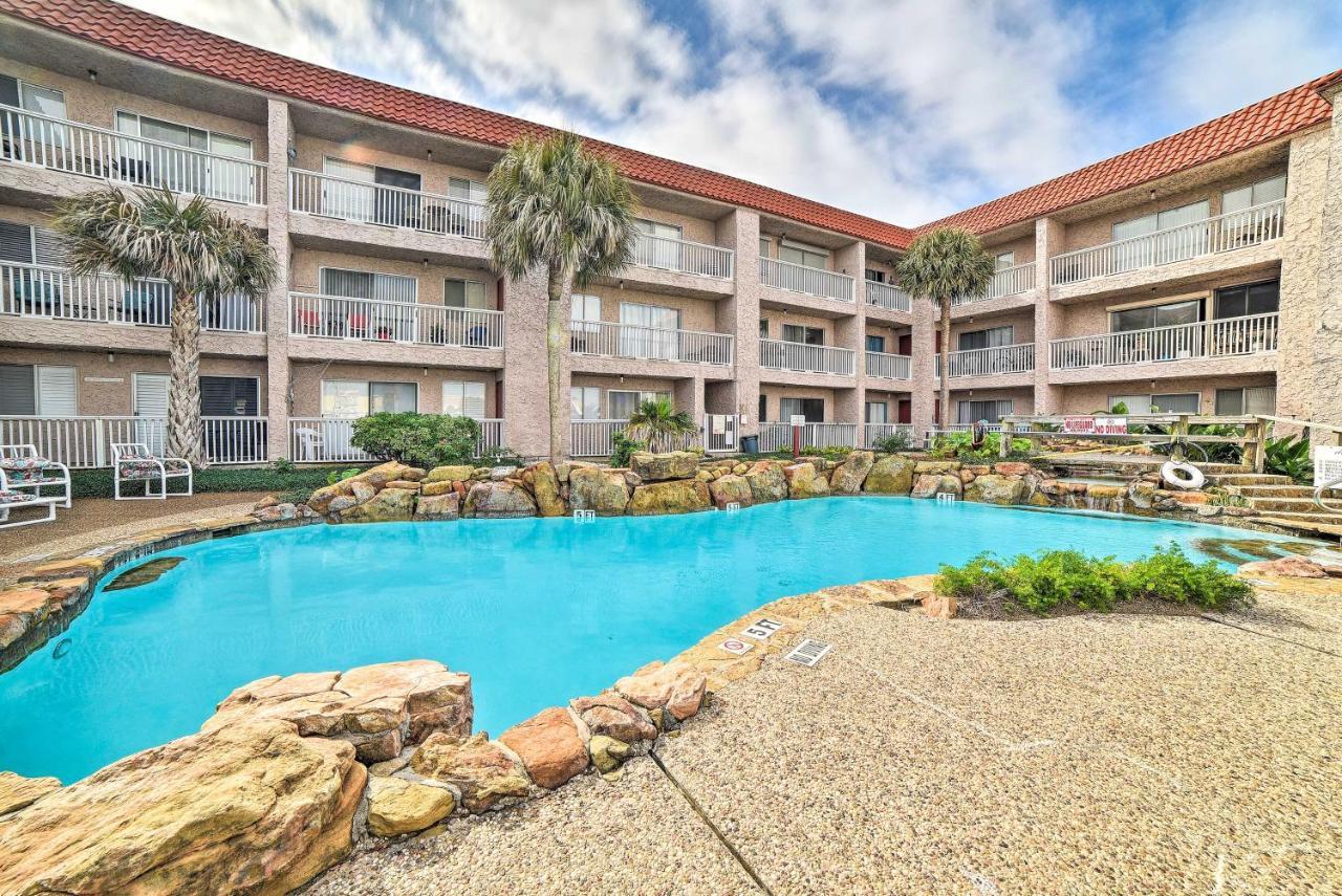 Coastal With Dock Access, 2 Miles To Beach! Apartment