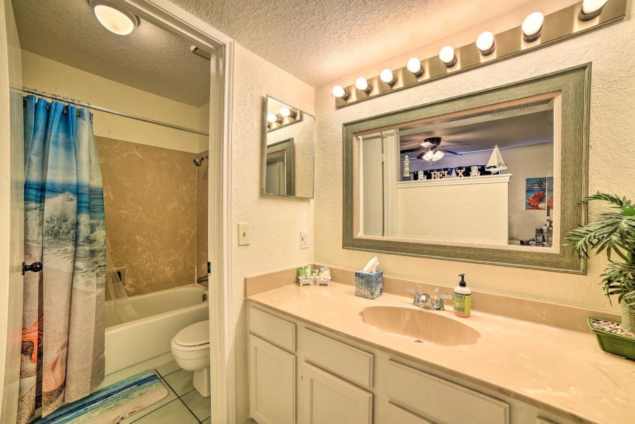 Coastal With Dock Access, 2 Miles To Beach! Apartment *