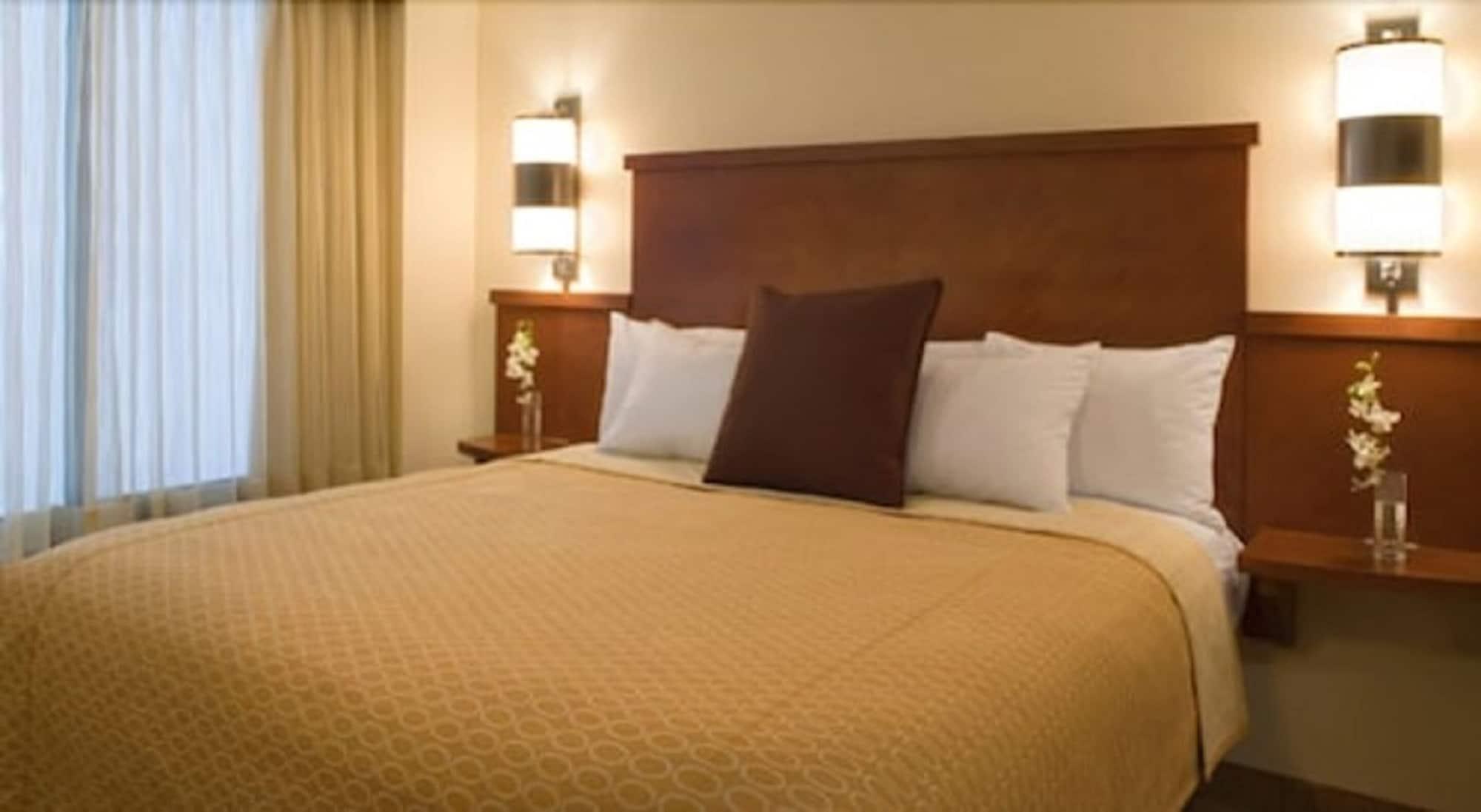 Hyatt Place Hotel 3*