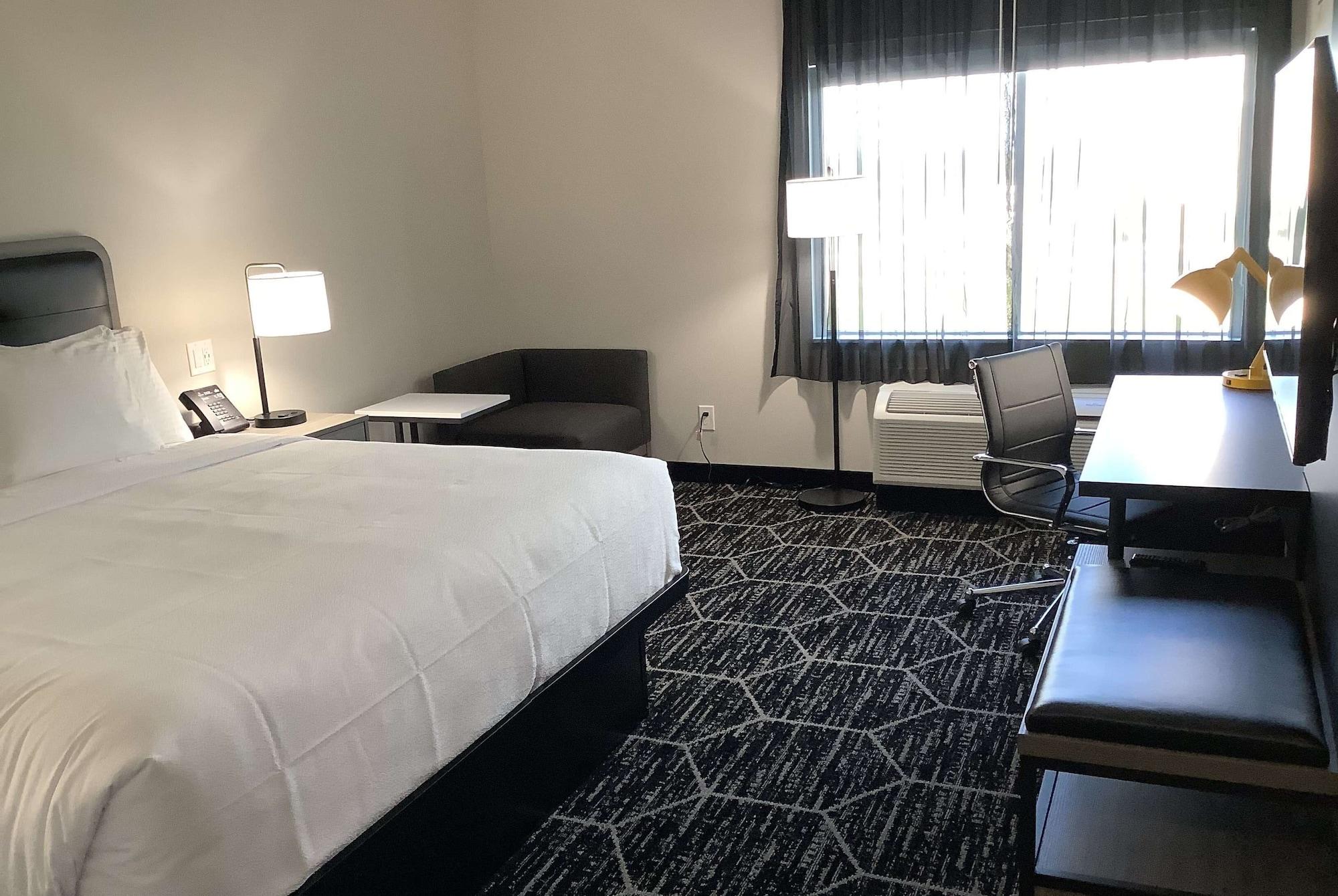 La Quinta & By Wyndham Southeast 2*