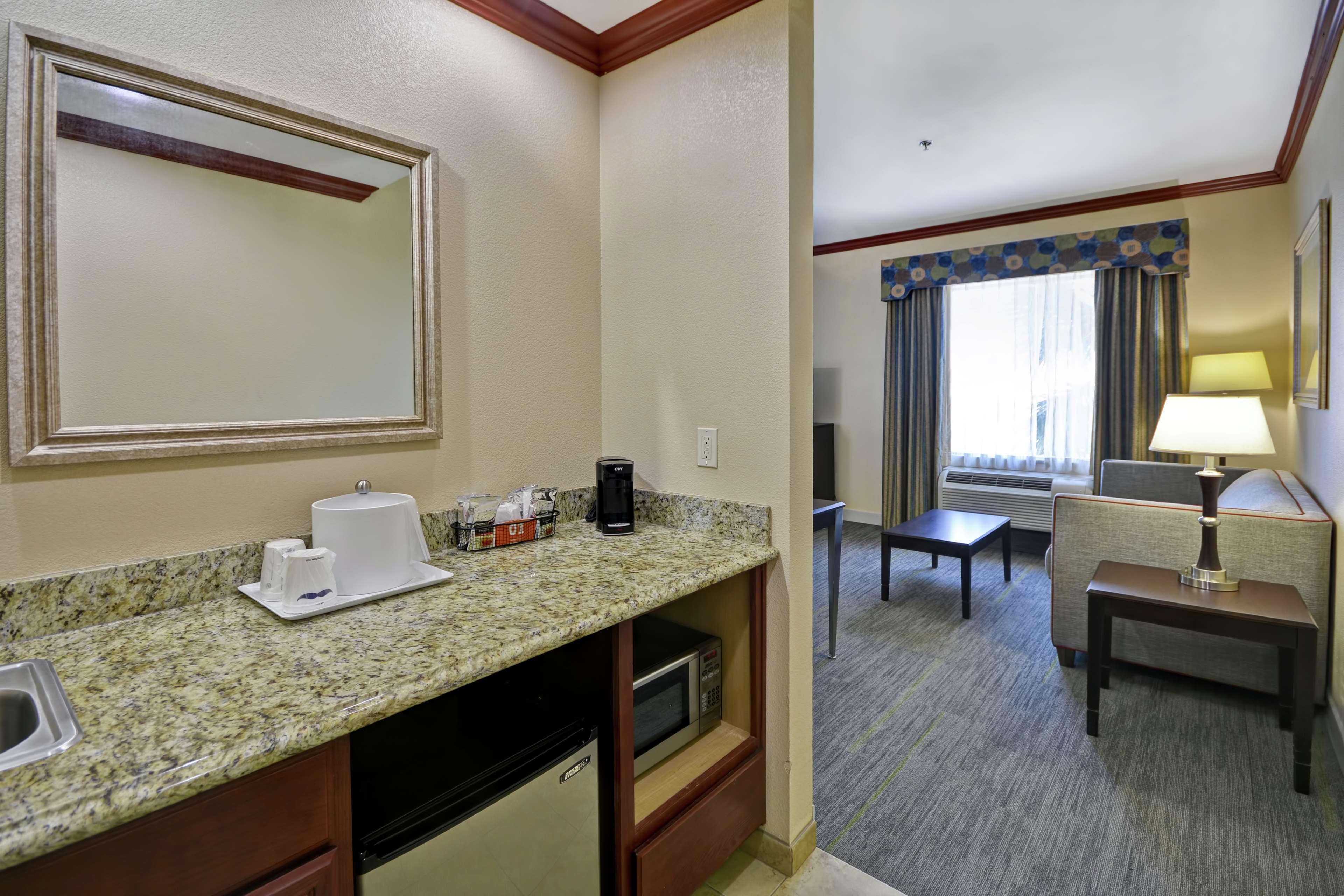 Hampton & I-37 - Navigation Boulevard 3*