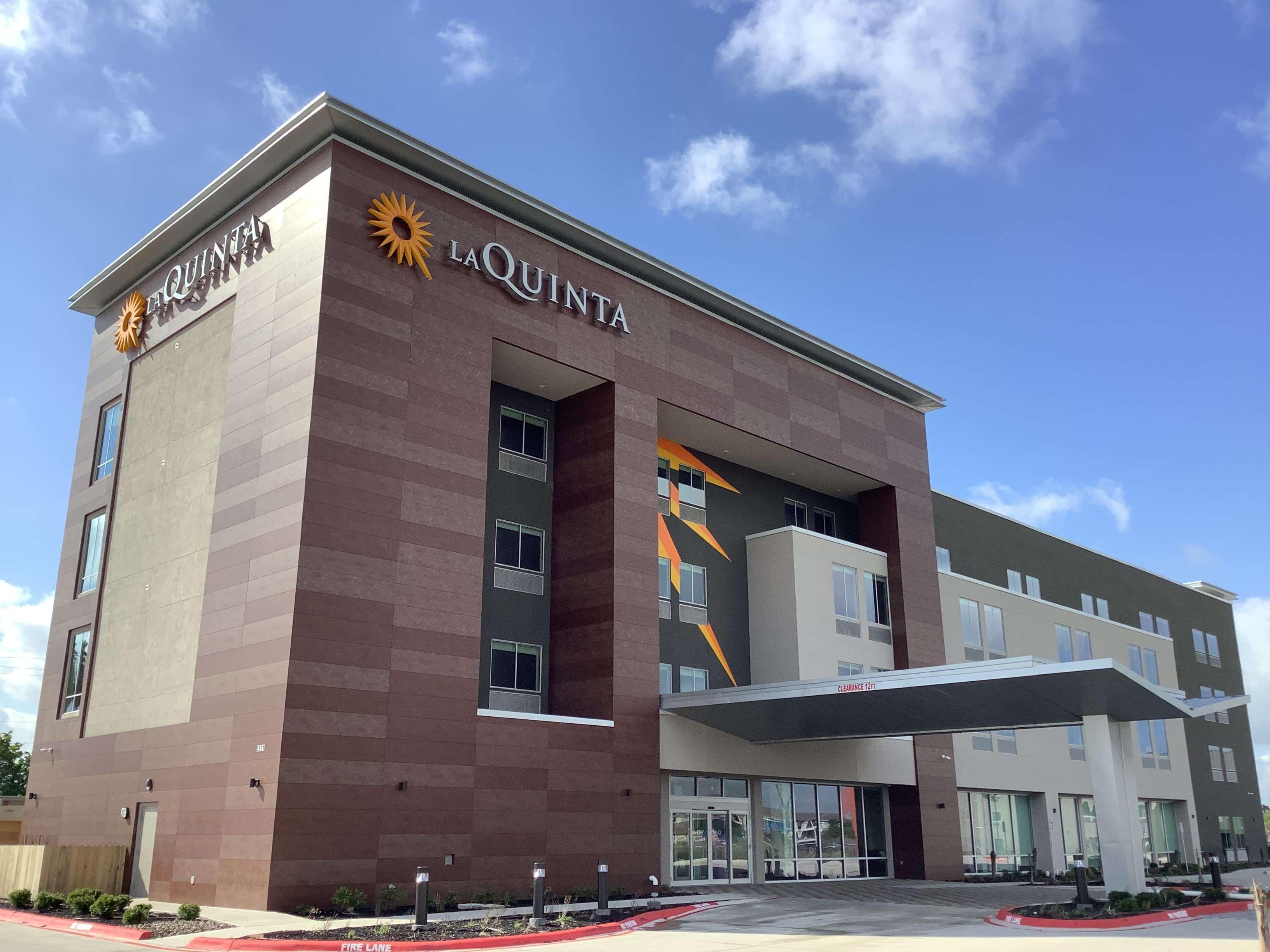 La Quinta & By Wyndham Southeast Corpus Christi