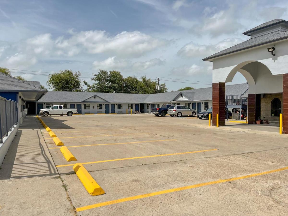 Deluxe & Hotel Corpus Christi