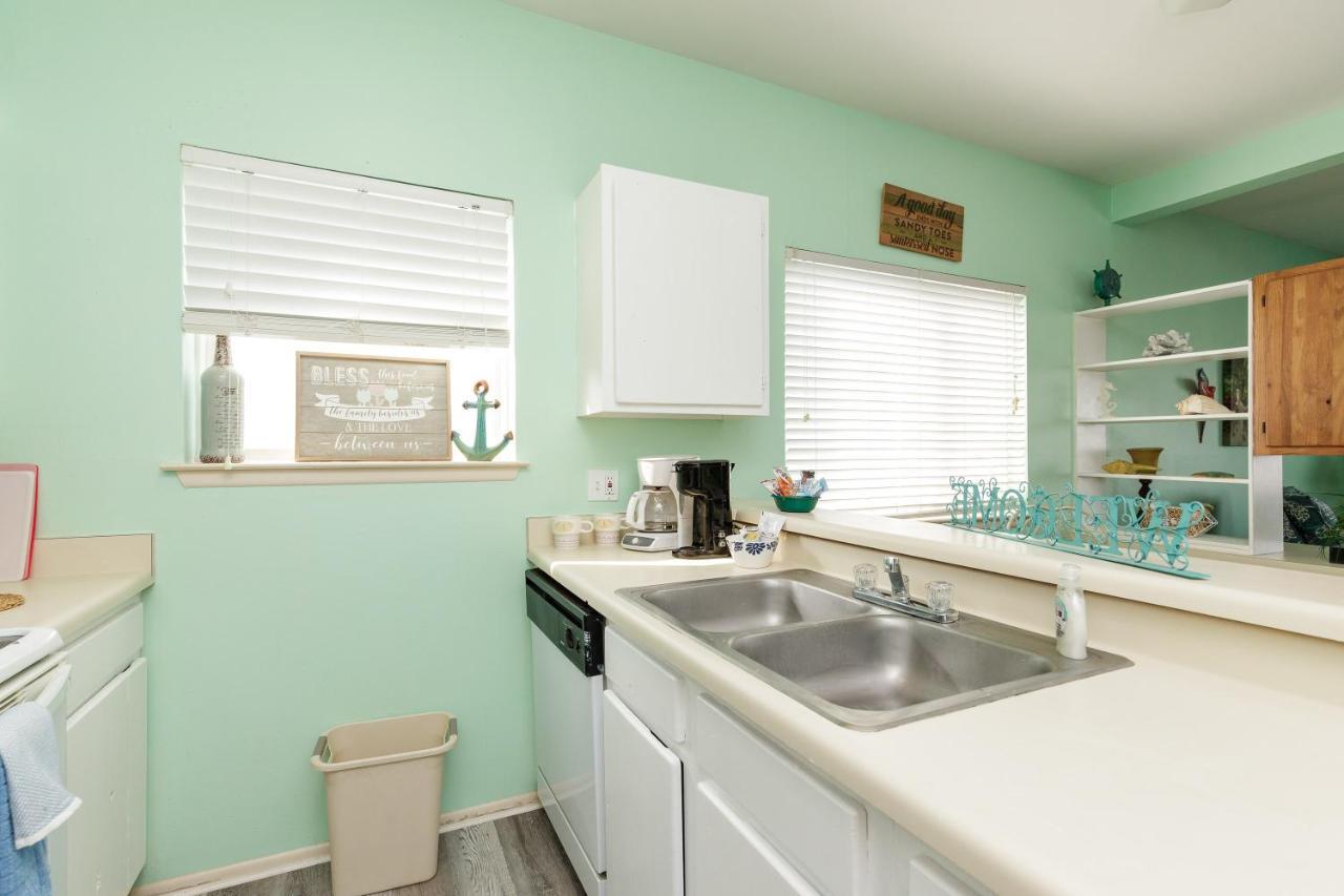 Beachside Condo: Padre Island Retreat Corpus Christi