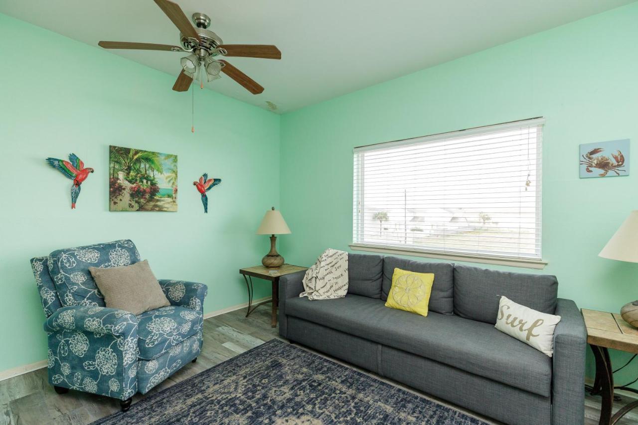 Beachside Condo: Padre Island Retreat *