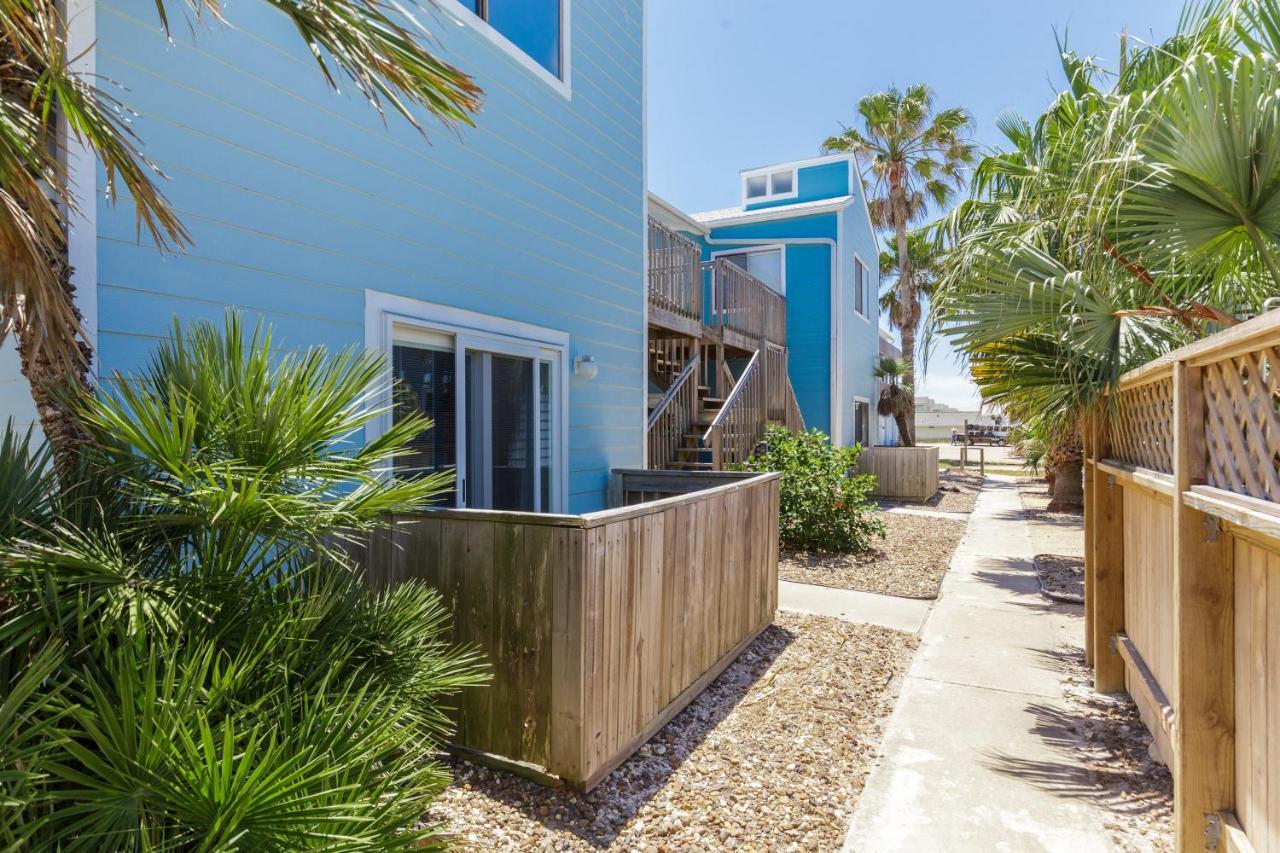 Beachside Condo: Padre Island Retreat