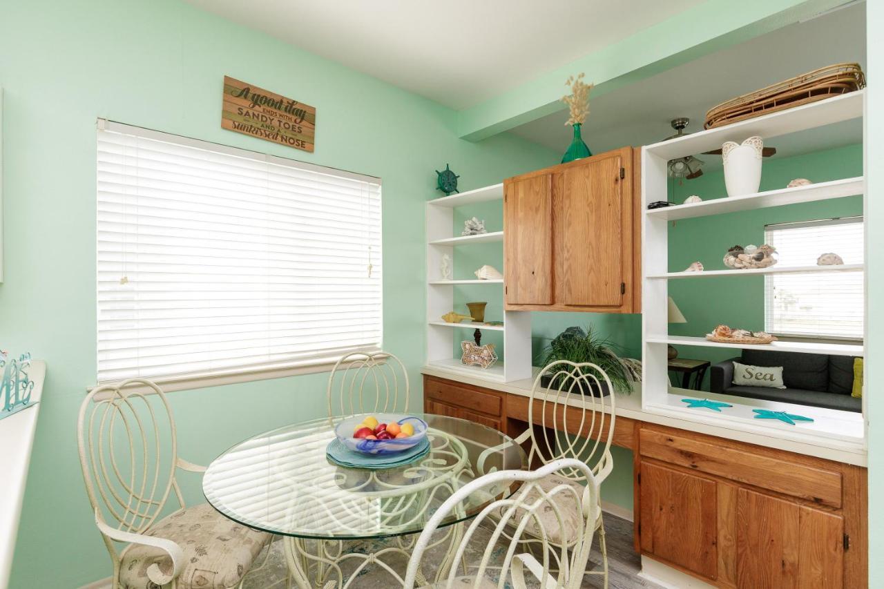 Beachside Condo: Padre Island Retreat * Corpus Christi