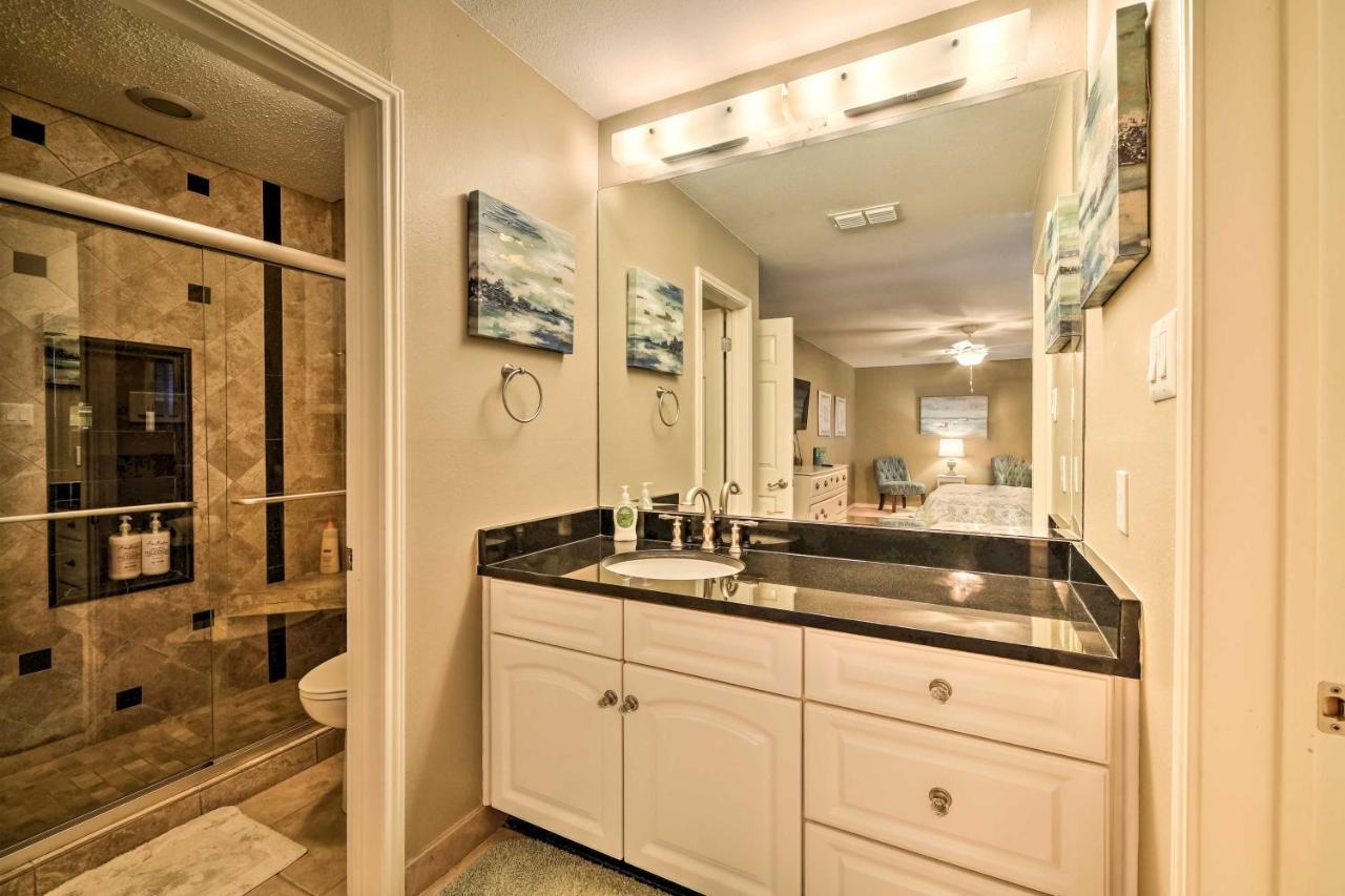 Apartment Bright And Breezy Condo, 2 Mi To Whitecap Beach! Corpus Christi