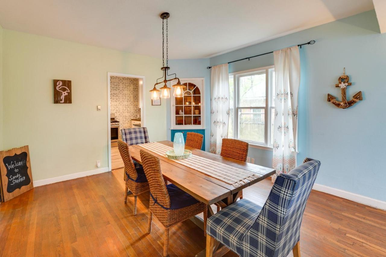 Vintage - 2 Blocks From Beach! Holiday home *