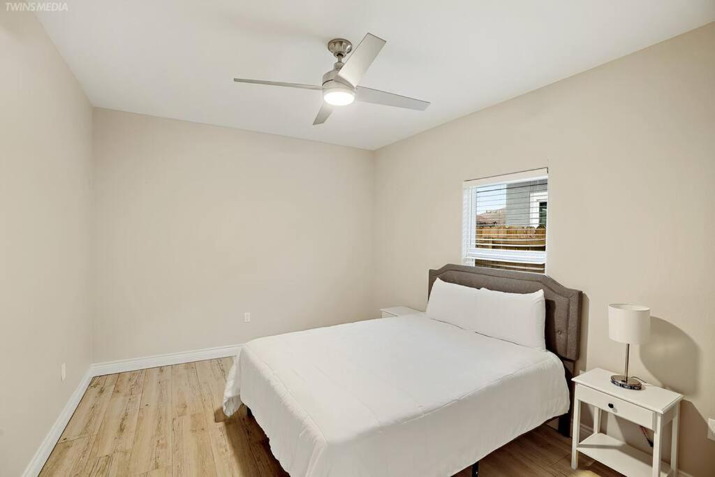 Holiday home Luxurious Coastal Retreat Brand New 4br With Fast Wifi, 15 Min To Beach!