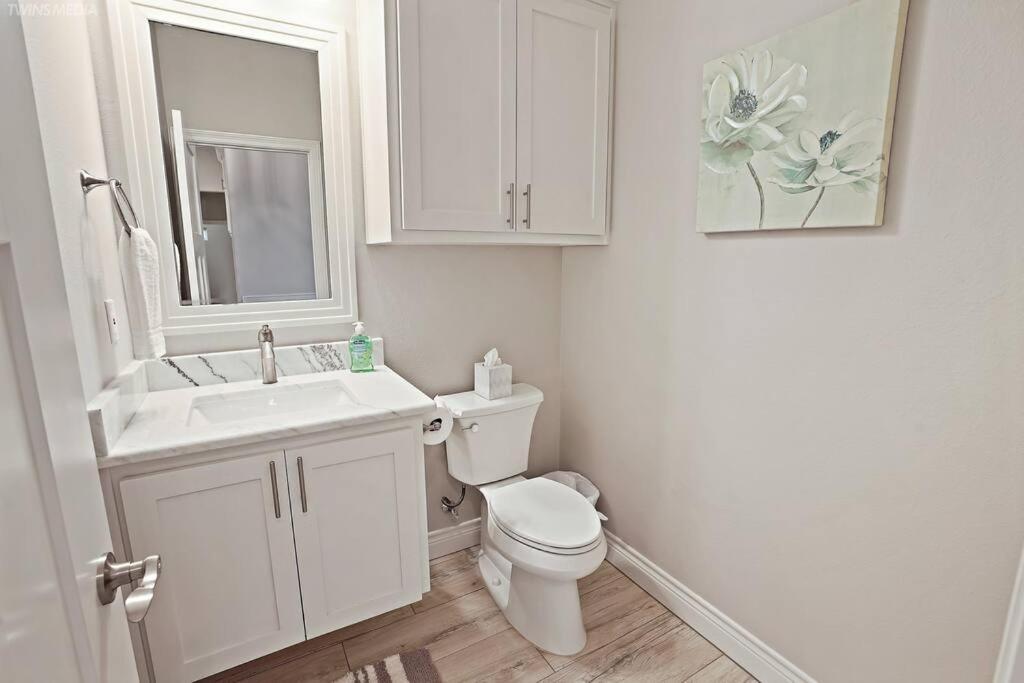 Luxurious Coastal Retreat Brand New 4br With Fast Wifi, 15 Min To Beach! * Corpus Christi