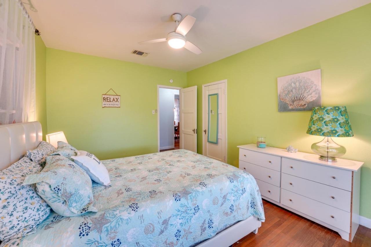 Vintage - 2 Blocks From Beach! *