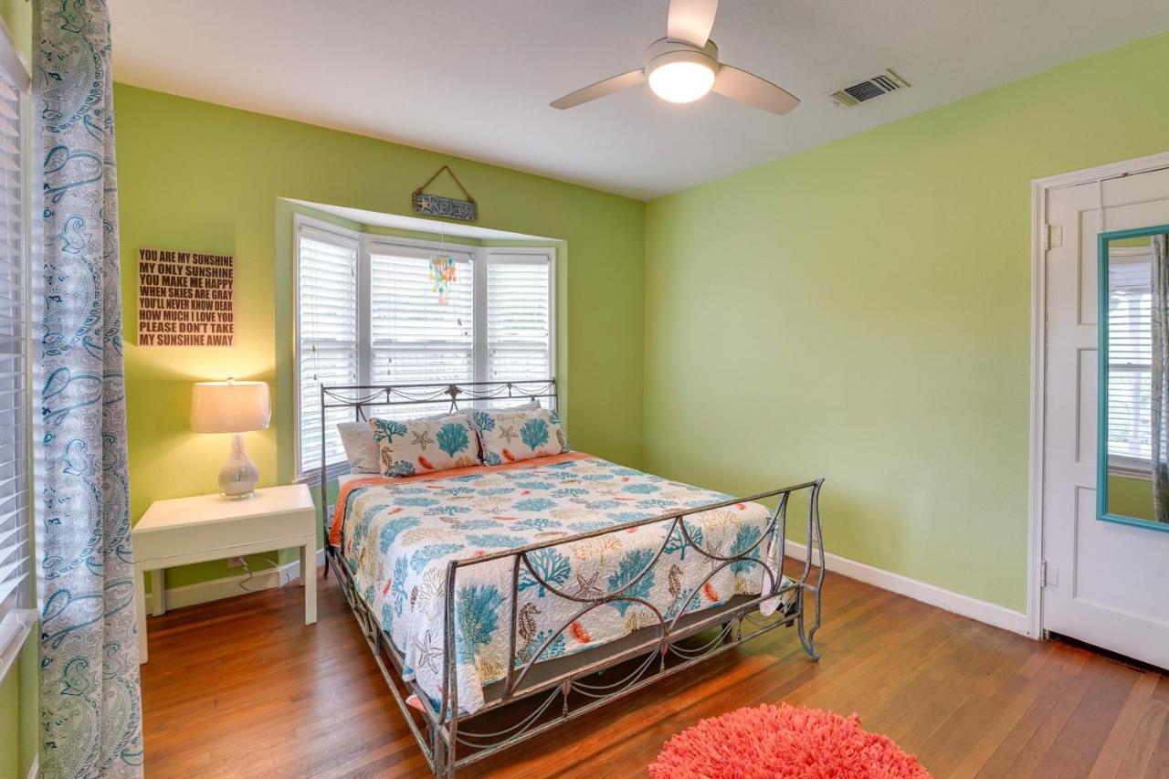 Vintage - 2 Blocks From Beach! Holiday home Corpus Christi