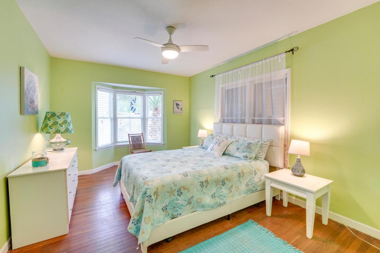 Holiday home Vintage - 2 Blocks From Beach! *