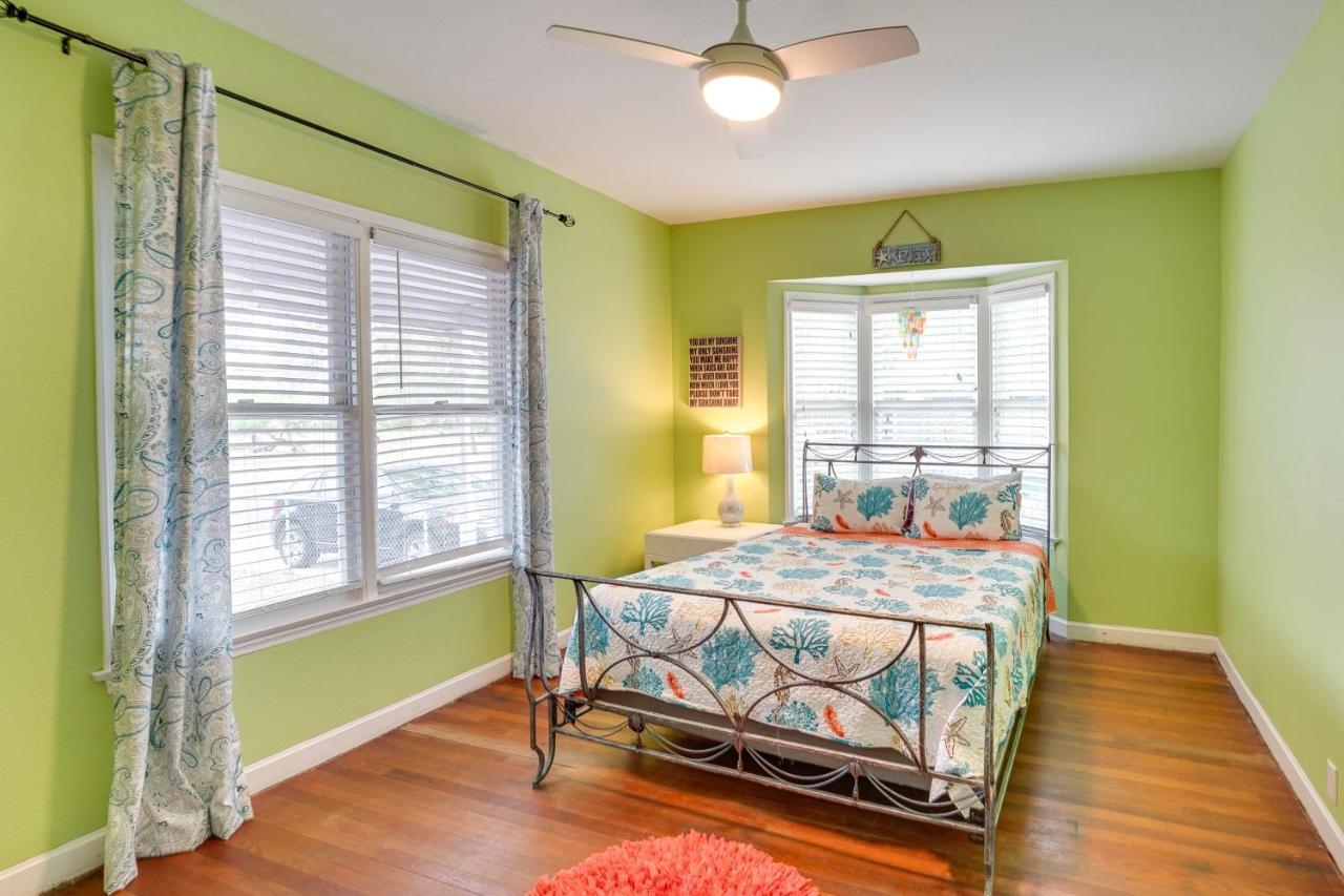 Vintage - 2 Blocks From Beach! *