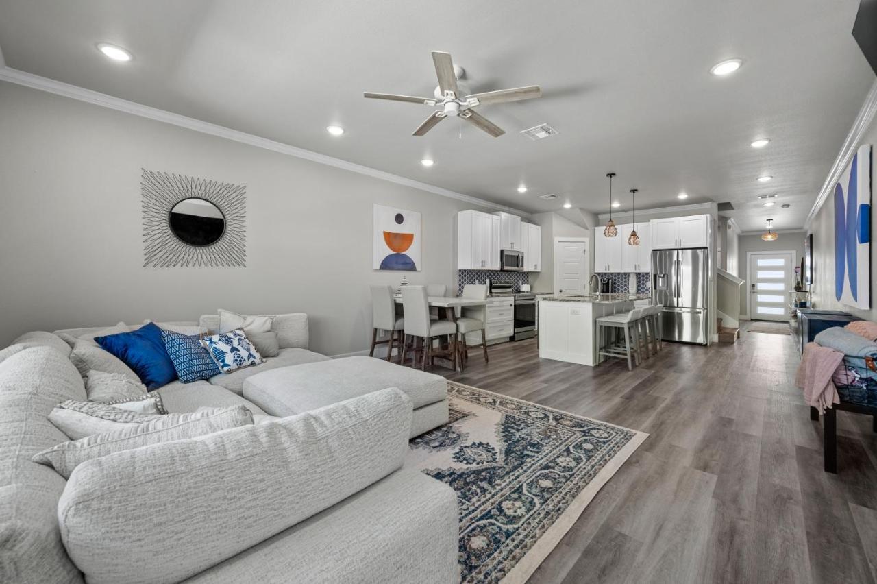 Holiday home Beautiful New 3 Bedroom Townhouse W/ Private Pool