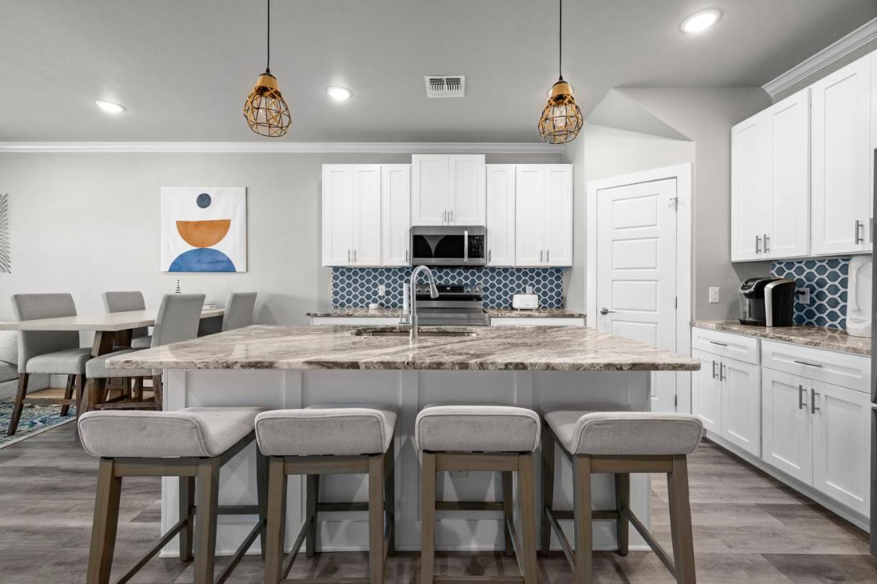 Holiday home Beautiful New 3 Bedroom Townhouse W/ Private Pool *