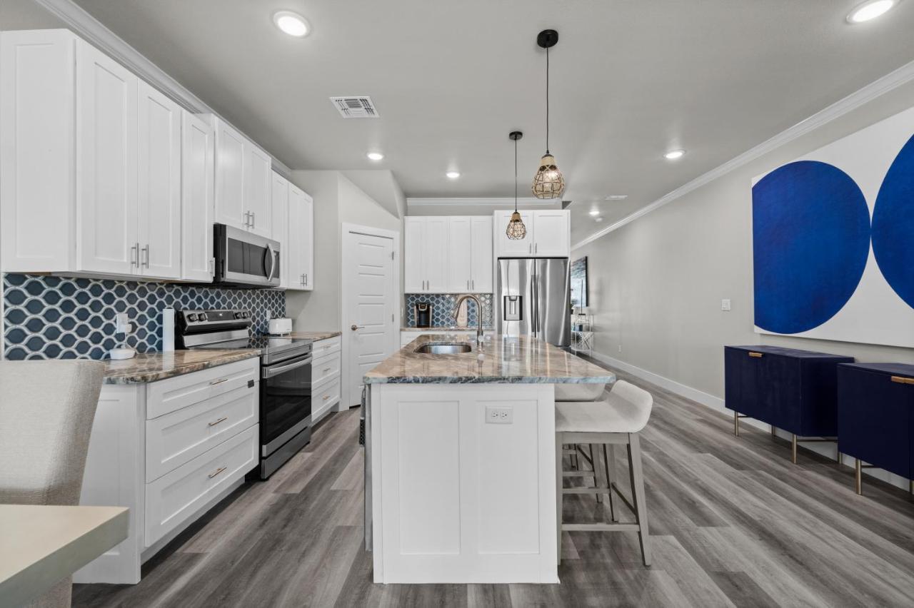 Beautiful New 3 Bedroom Townhouse W/ Private Pool Corpus Christi