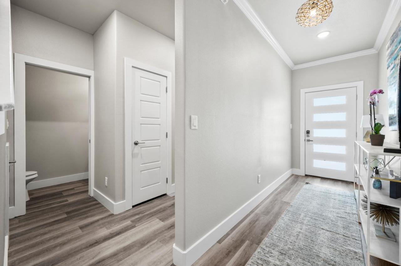 Beautiful New 3 Bedroom Townhouse W/ Private Pool Corpus Christi
