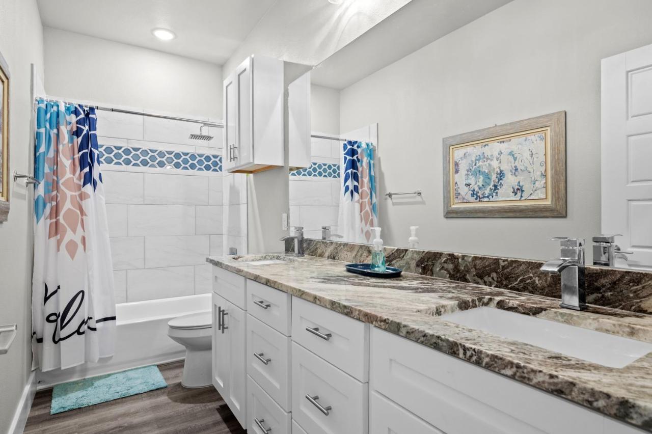 Beautiful New 3 Bedroom Townhouse W/ Private Pool Holiday home *