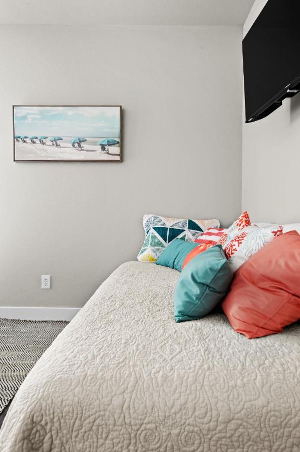 Beautiful New 3 Bedroom Townhouse W/ Private Pool * Corpus Christi