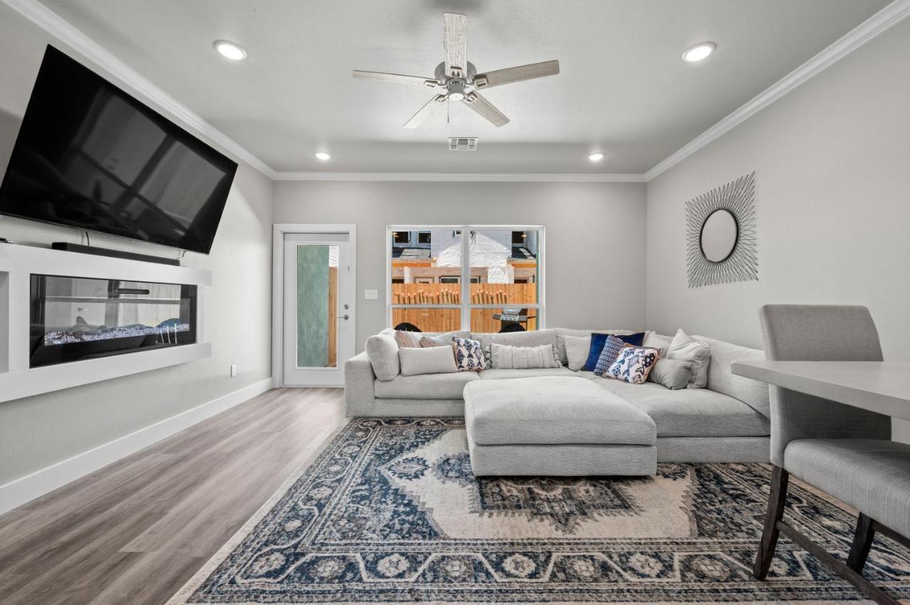 Beautiful New 3 Bedroom Townhouse W/ Private Pool Holiday home Corpus Christi