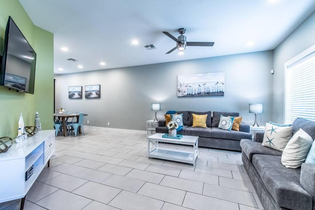 North Padre Island * 3br/3bath*5 Mins To Beach* *