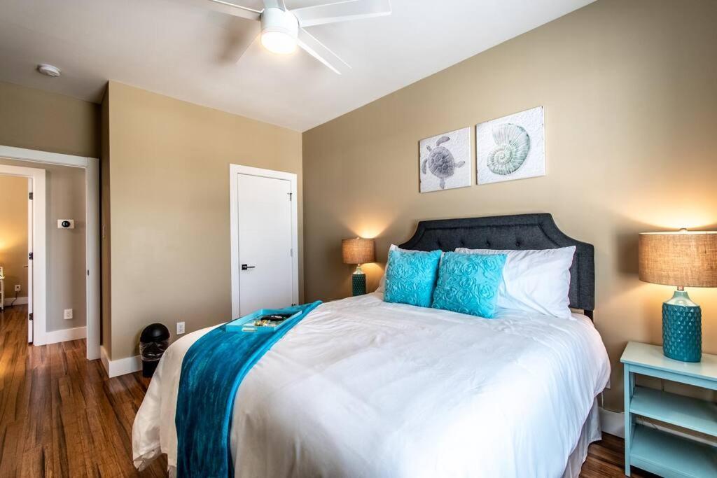 North Padre Island * 3br/3bath*5 Mins To Beach* Holiday home *