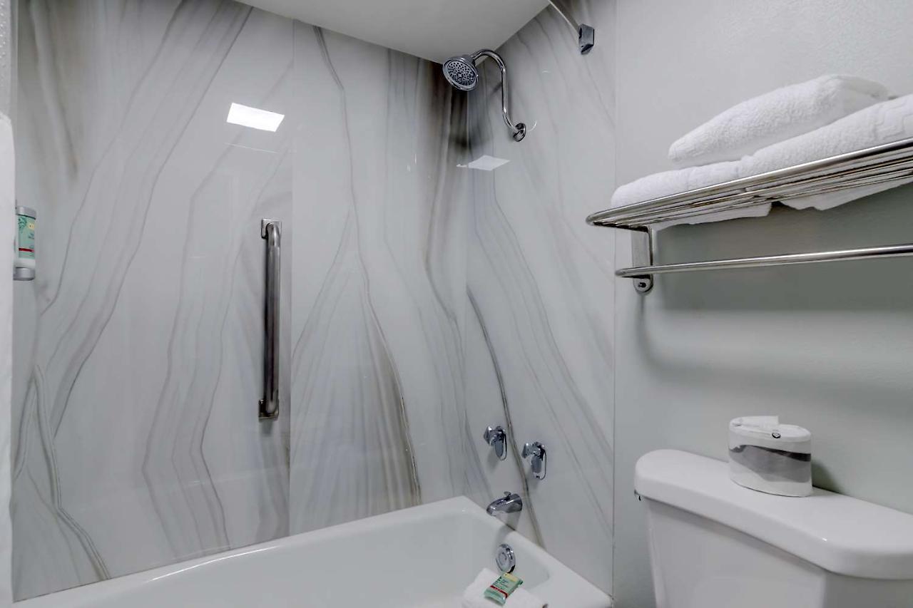 Hotel Western Airport 3*