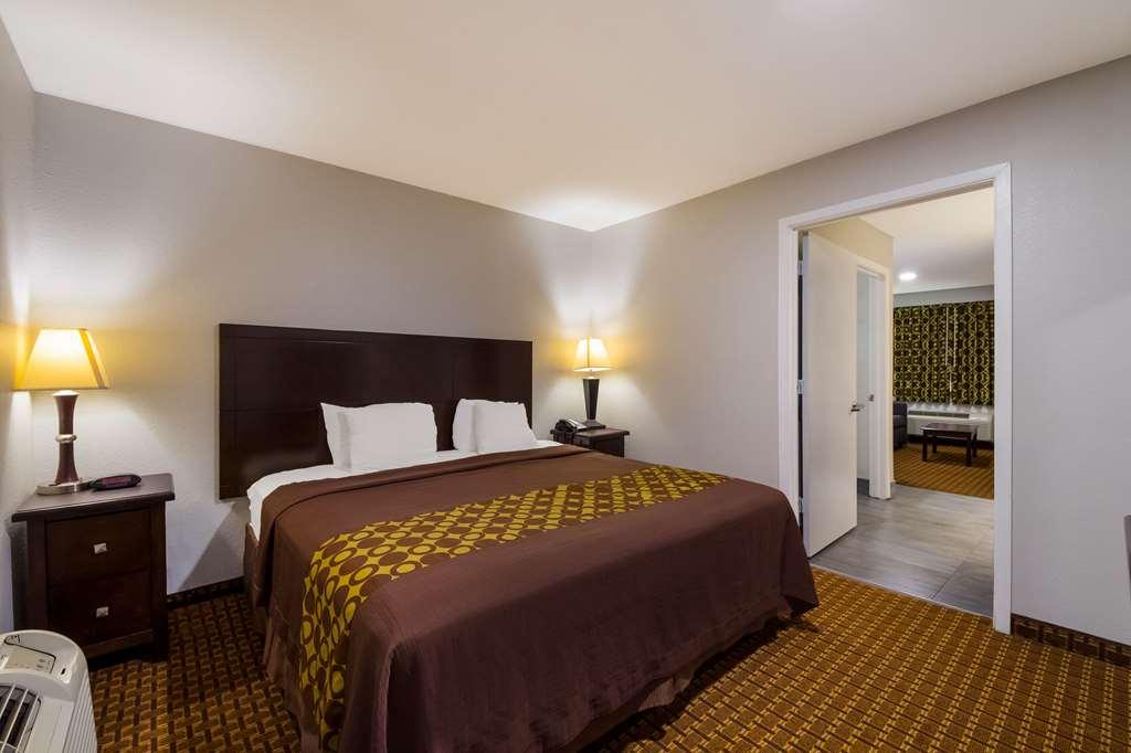 Hotel Rodeway & *