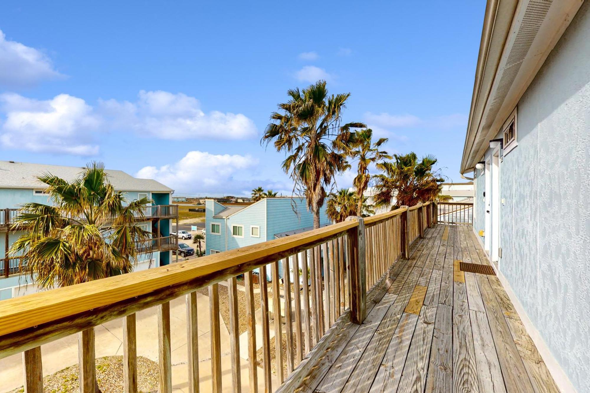 Leeward 9303 Apartment *