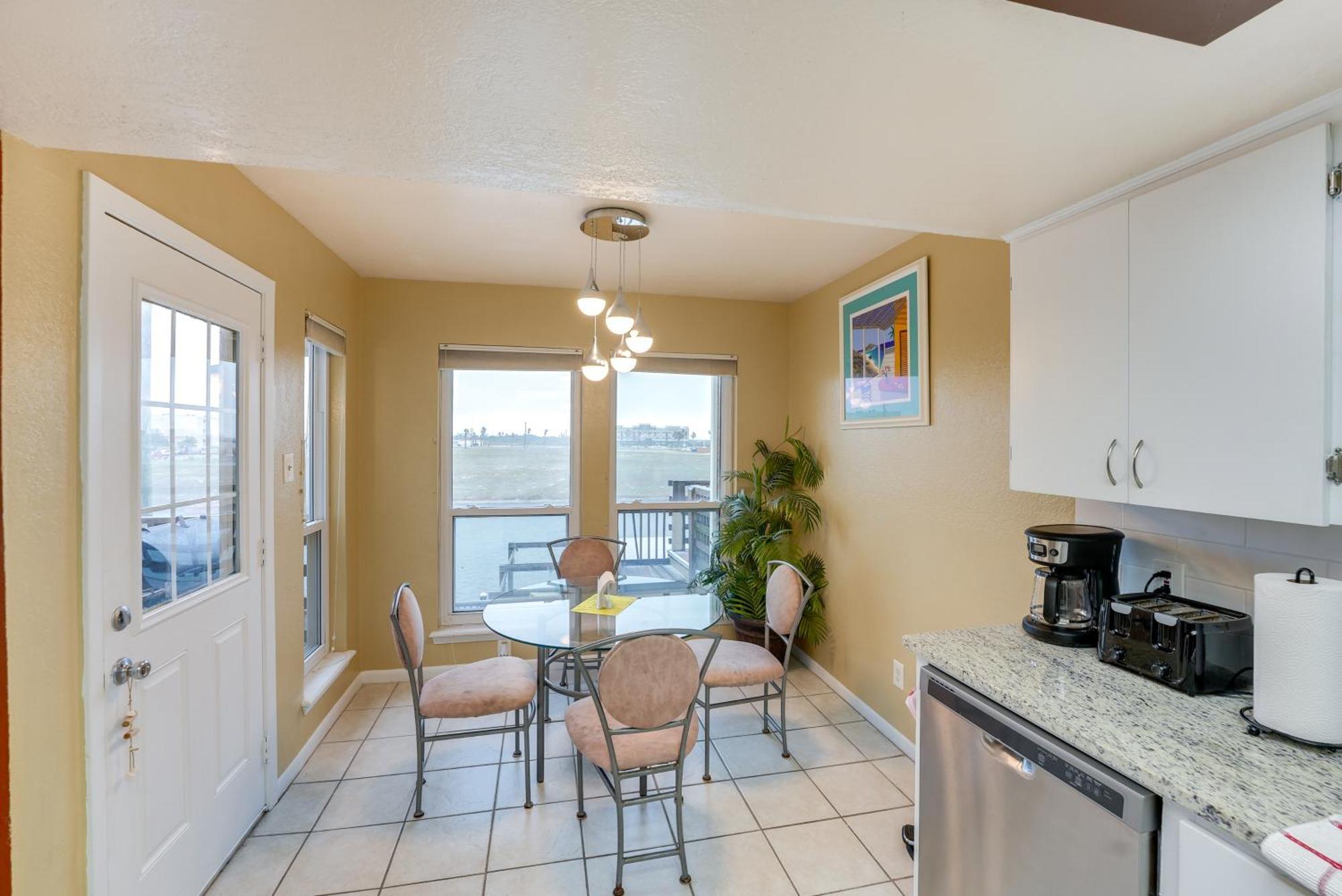 North Padre Island - Close To Beaches! Apartment