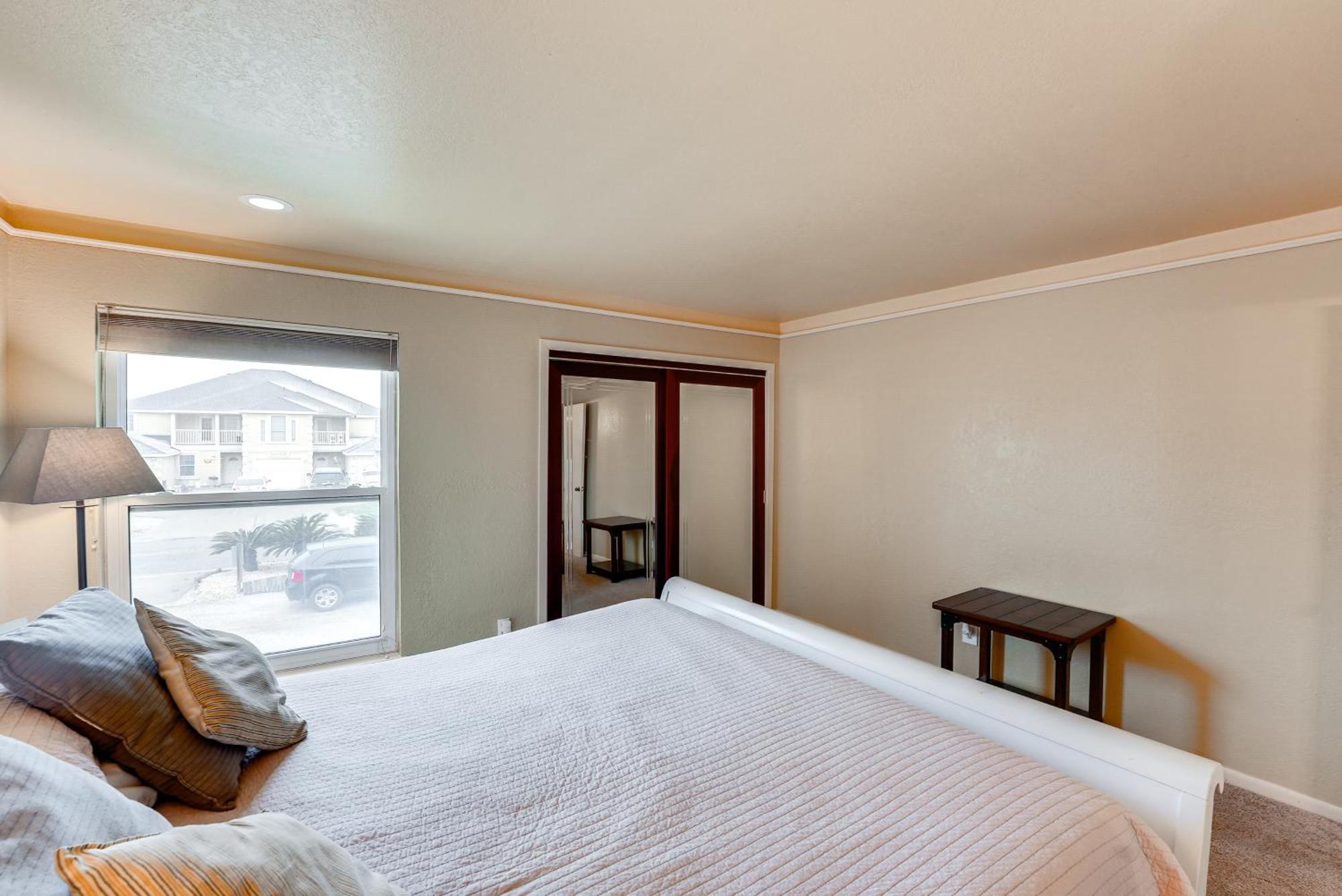 North Padre Island - Close To Beaches! *