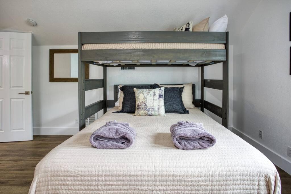 Your Seaside Sanctuary On Ocean Drive Awaits Holiday home Corpus Christi