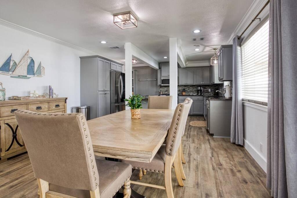 Your Seaside Sanctuary On Ocean Drive Awaits Holiday home Corpus Christi