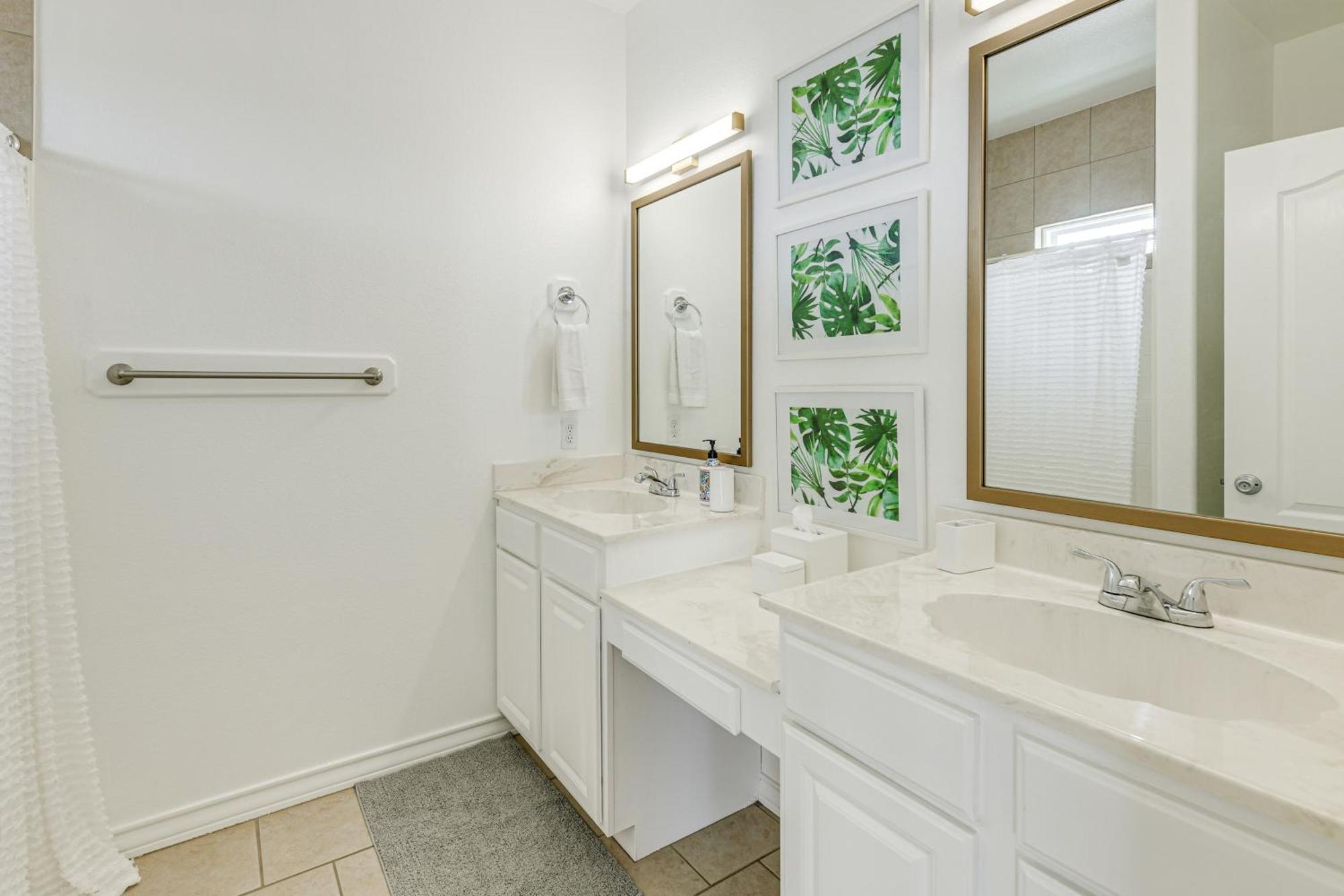 Apartment With Community Pool, Near