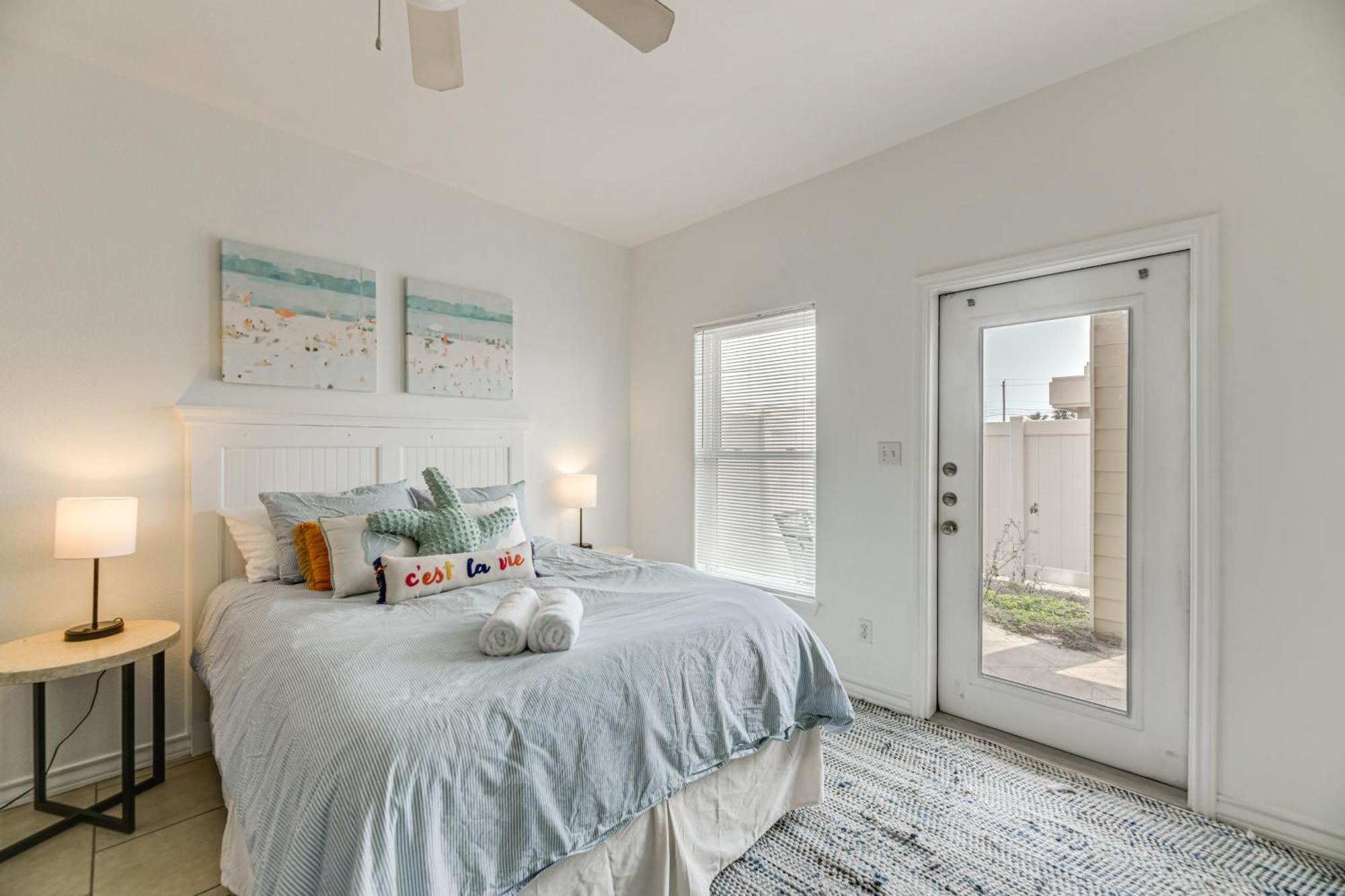 Apartment With Community Pool, Near