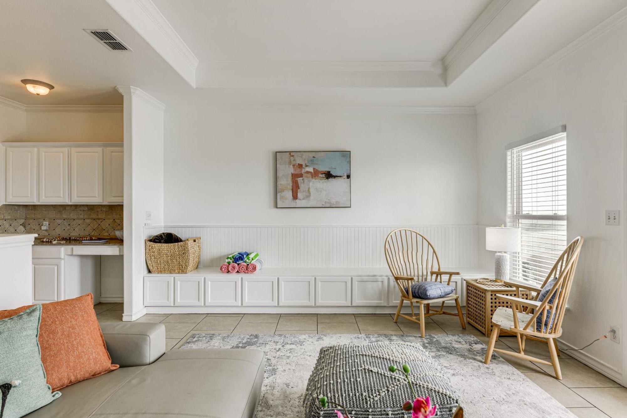 Apartment With Community Pool, Near Corpus Christi