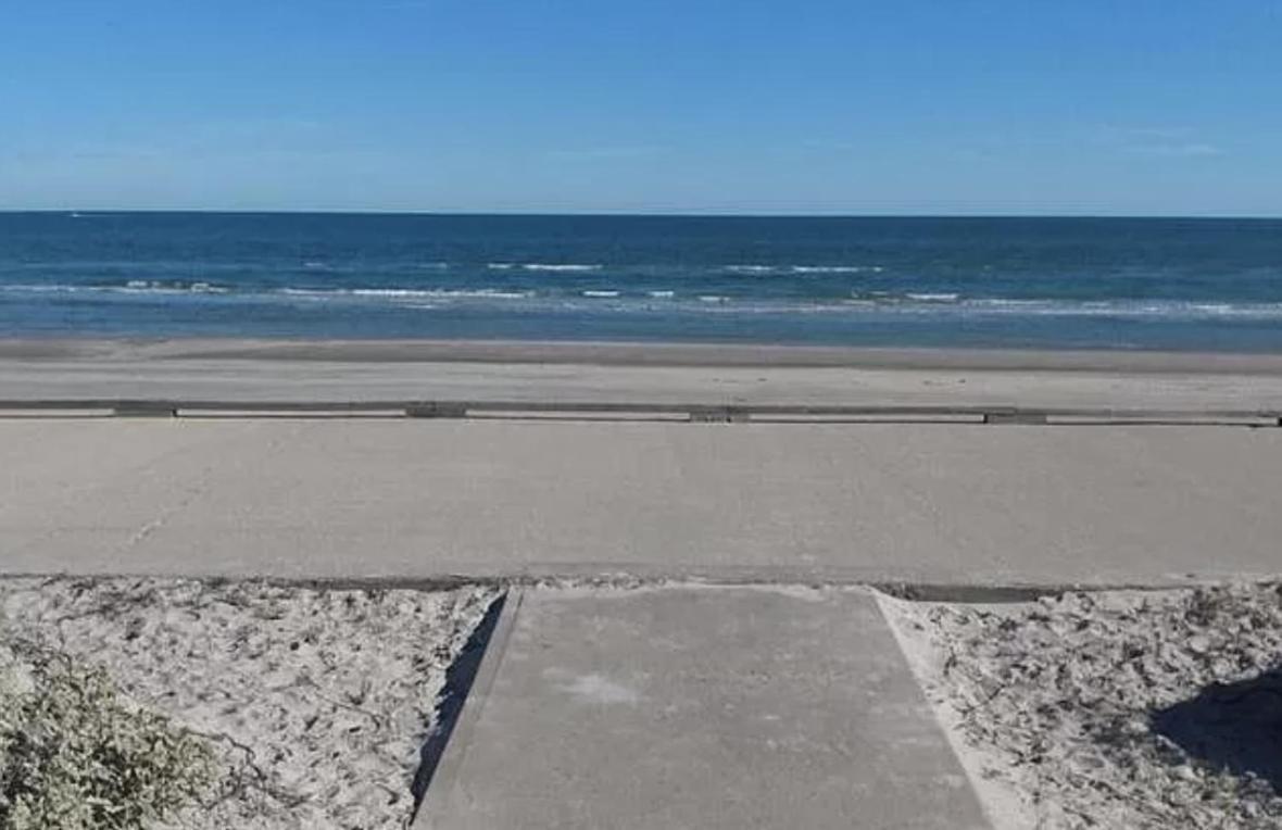 Apartment Cozy Beachside With Pool View Corpus Christi